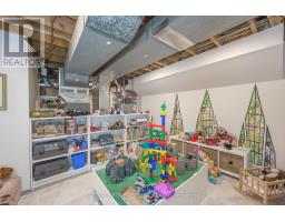 515 UPPER QUEEN STREET - 32