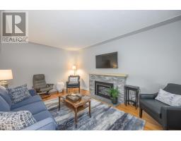 14 CRONYN CRESCENT - 13