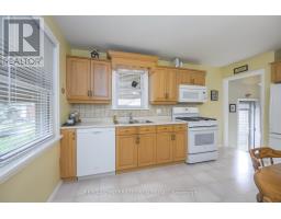 14 CRONYN CRESCENT - 16