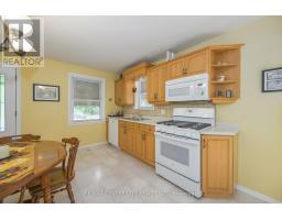 14 CRONYN CRESCENT - 19