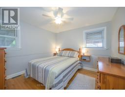 14 CRONYN CRESCENT - 22
