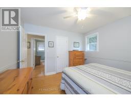14 CRONYN CRESCENT - 23
