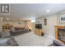14 CRONYN CRESCENT - 29