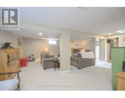14 CRONYN CRESCENT - 32
