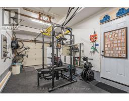 31 ROUNDHILL COURT - 34