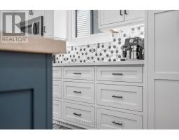 31 ROUNDHILL COURT - 8