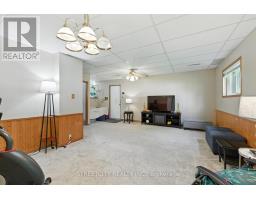 20 BEECHMOUNT CRESCENT - 19