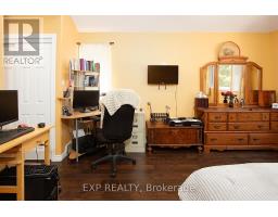 22 OAK STREET - 19