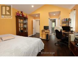 22 OAK STREET - 20