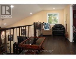 22 OAK STREET - 25