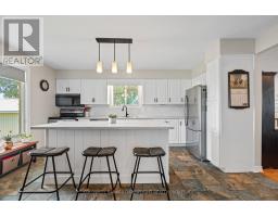 21 YORK CRESCENT - 14