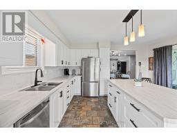 21 YORK CRESCENT - 16