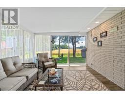 21 YORK CRESCENT - 19
