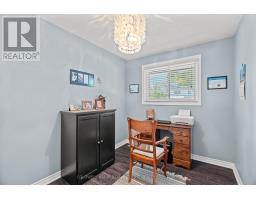 21 YORK CRESCENT - 22