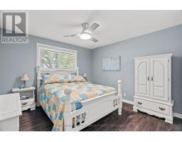 21 YORK CRESCENT - 23