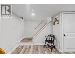 21 YORK CRESCENT - 25