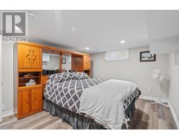 21 YORK CRESCENT - 31