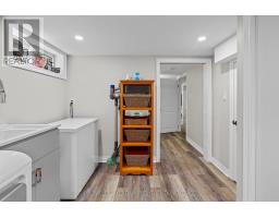 21 YORK CRESCENT - 35
