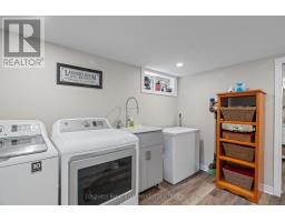 21 YORK CRESCENT - 36