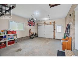 21 YORK CRESCENT - 40