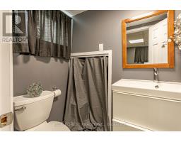 2 SURREY CRESCENT - 19