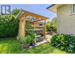 2 SURREY CRESCENT - 24