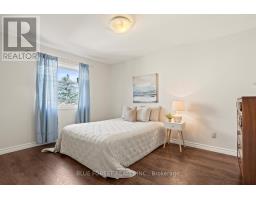 30 QUINELLA PLACE - 32