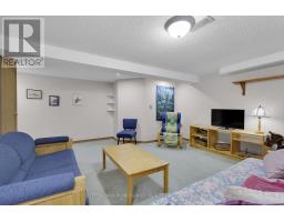 42 OLYMPIC CRESCENT - 34