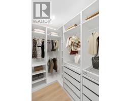 858 WILLIAM STREET - 25