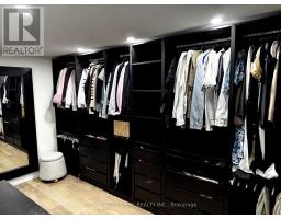 95 CHALET CRESCENT - 28