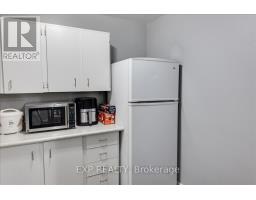 811 - 583 MORNINGTON AVENUE - 17