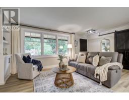 63 PARK LANE CRESCENT - 8
