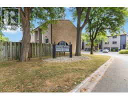 102 - 40 SUMMIT AVENUE - 44