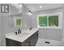 700 GLENGYLE CRESCENT - 17