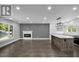 700 GLENGYLE CRESCENT - 8