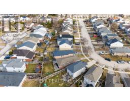 1852 BLOOM CRESCENT - 34
