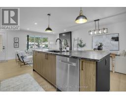 553 VISCOUNT ROAD - 12