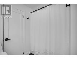 553 VISCOUNT ROAD - 16