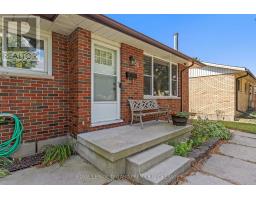 36 GENEVIVE CRESCENT - 2