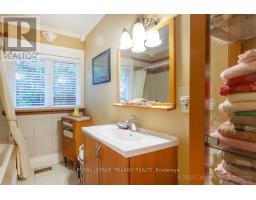 25 BLOOMFIELD DRIVE - 32