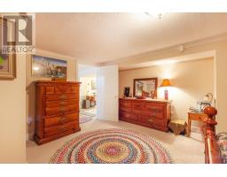 25 BLOOMFIELD DRIVE - 41