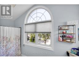 581 CLEARWATER CRESCENT - 22