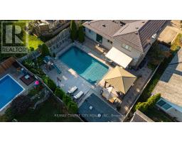 144 SPRINGFIELD CRESCENT - 42