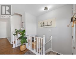7 UPCOTT CRESCENT - 17