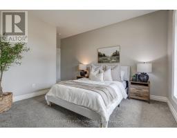 696 BENNETT CRESCENT - 5