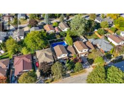 10 ALAYNE CRESCENT - 44