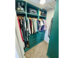 10 AMBLESIDE DRIVE - 13
