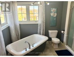 10 AMBLESIDE DRIVE - 27