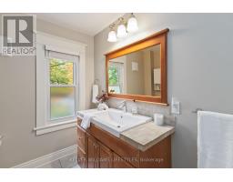 17 ERIE AVENUE - 27