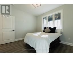 7 - 175 GLENGARIFF DRIVE - 25